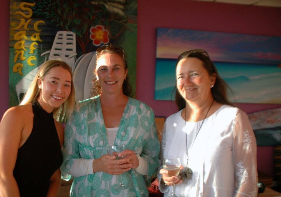 Chelsea and Lizzie Bedford catch up with Dianne Coote at the Indian Ocean Longboard Club end of season presentation.