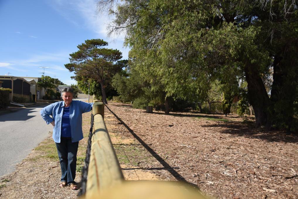 Dawesville resident Maria Gawor is worried emergency crews won't be able to access the nature reserve from Seaview Circle in an emergency, since there's no vehicle gate on the fence. Photo: Marta Pascual Juanola.