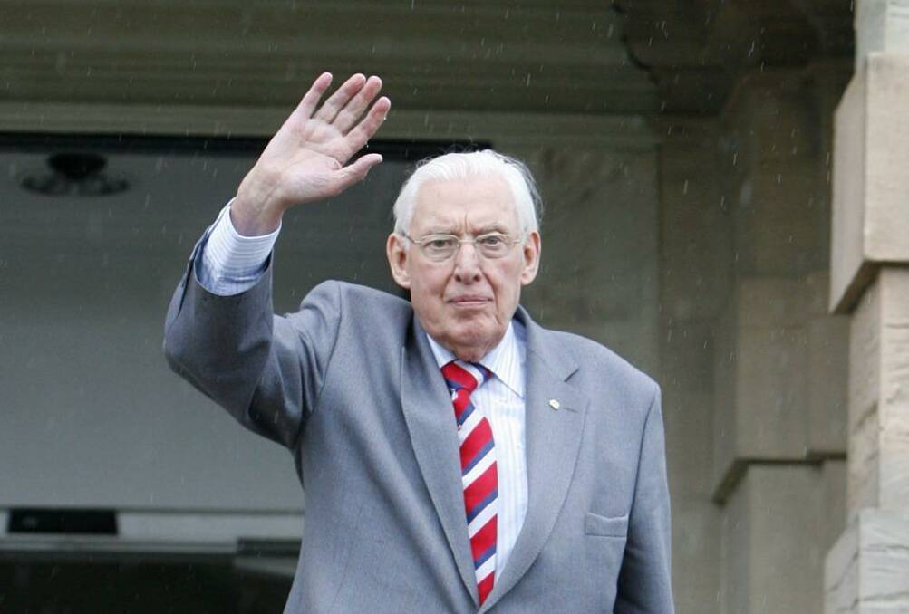 Outgoing First Minister for Northern Ireland Ian Paisley waves goodbye to the media on the steps of Stormont Castle in Belfast, Northern Ireland on June 5, 2008.  Photo: Peter Muhly