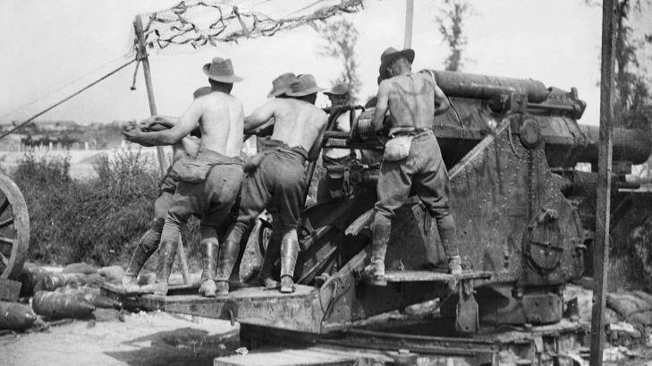 Gunners of the Australian Siege Artillery Brigade ramming home a shell in a 9.2 inch breech loading howitzer on a hot summer's day. The batteries of this brigade were among those that supported the I Anzac Corps at Pozieres. Photo: Australian War Memorial