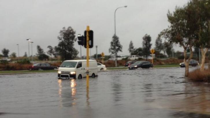 Motorists negotiate a flooded intersection at Cedric Street in Stirling.  Photo: Hannah Woodward/Twitter