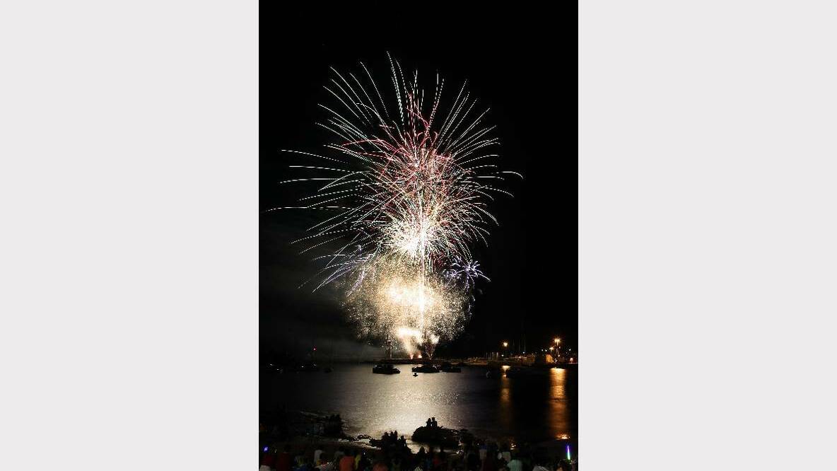 WOLLONGONG: Fireworks at Belmore Basin end 2013 and bring in 2014. Photo: SYLVIA LIBER