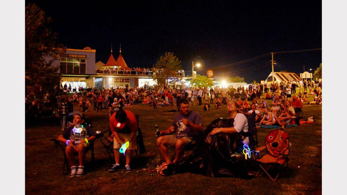 ARMIDALE: The crowds gazed skywards as the pyrotechnics brought colour to the darkness. Photo: GRANT ROBERTSON