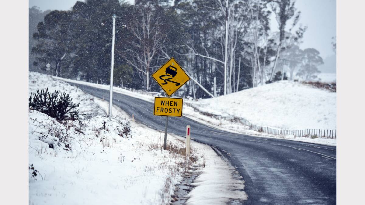 Snow falls to 500m in Tasmania 