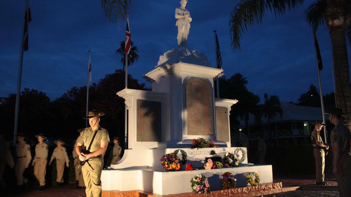 More than 2000 people flooded into Bunbury's CBD to pay their respects at the Anzac Day Dawn Service from 6am this morning. Photo: Bunbury Mail.
