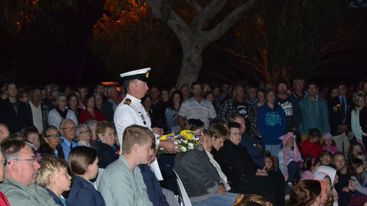 Hundreds gathered at the Dawesville war memorial, in memory of those who died in WWI. Photo: Charli Newton/Mandurah Mail.