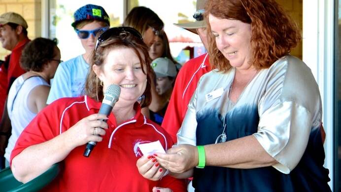 Donna Crook and Durack MP Melissa Price drawing the $10,000 winning ticket in the show raffle. Photo: Megan Simmonds.