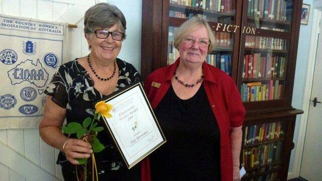 Gay Growden accepts her Community Service award from Zonta Club of Dunsborough's Jane Moulden 