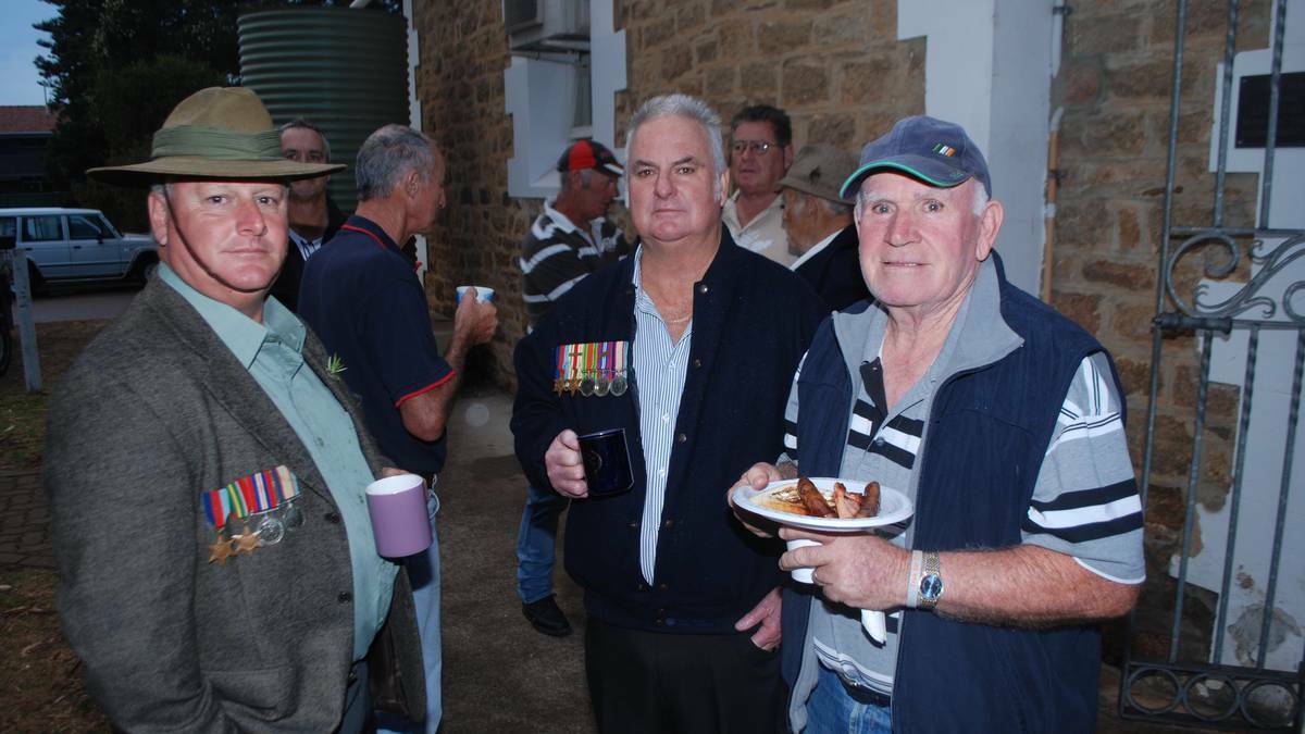 Esperance residents commemorated Anzac Day at the dawn service on Friday. Photo: Esperance Express.