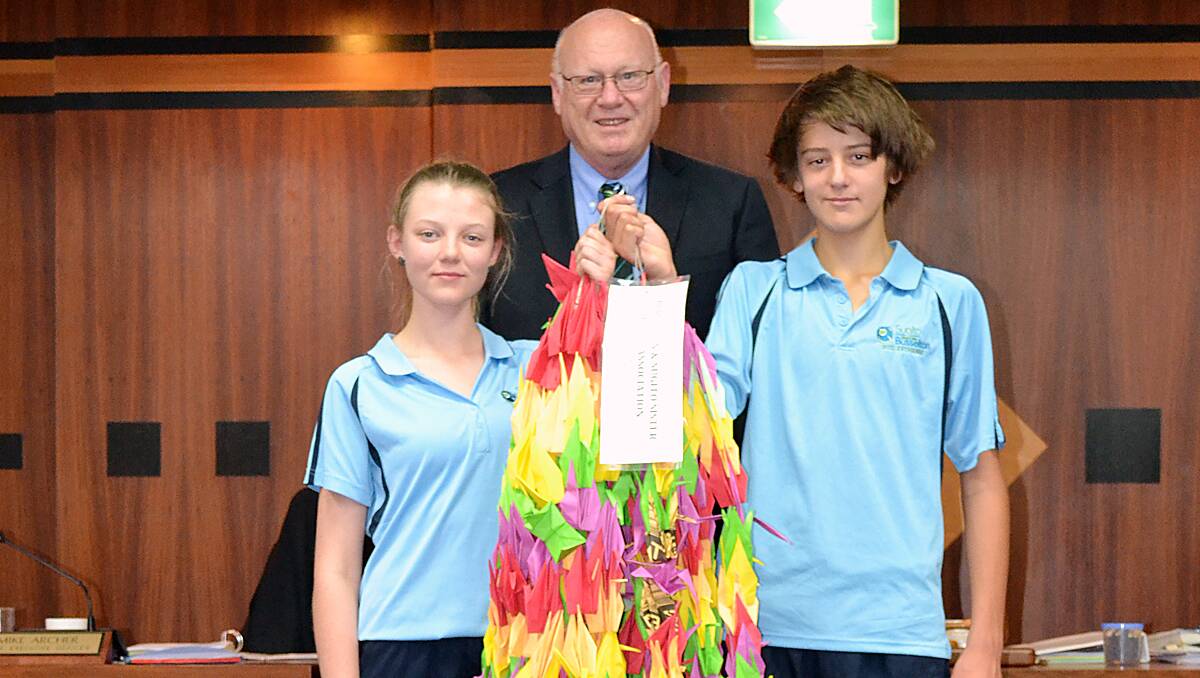 Mayor Stubbs with the cranes presented by two students who had been on the Sugito exchange.