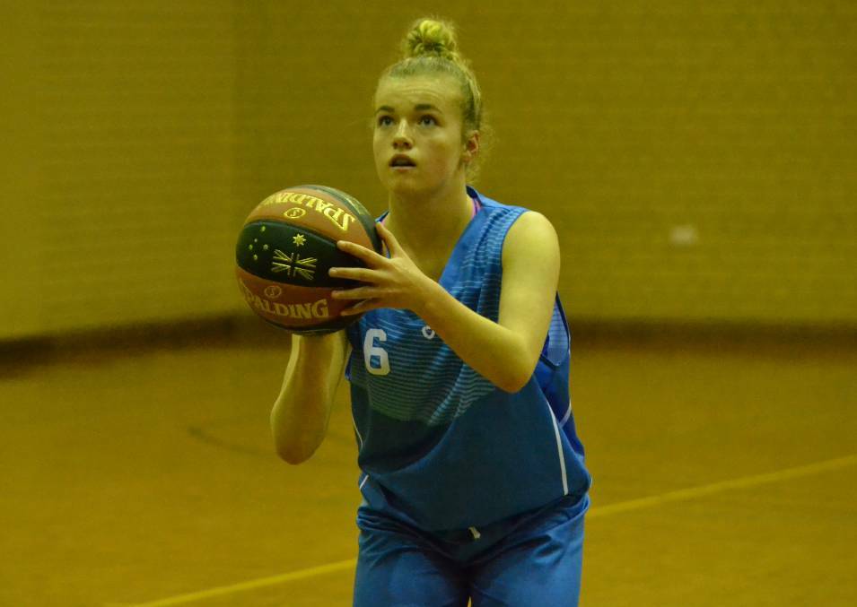 On the court: the Dunsborough Oilers' Women's side remains on-top of the 2019/2020 Bunbury Basketball Association ladder after four rounds. Photo: Thomas Munday. 