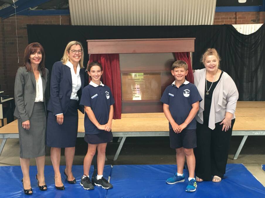 South West MP Adele Farina, Vasse MP Libby Mettam, Dunsborough Primary School councillors Scarlett Riddle, Matius Brown and Education Minister Sue Ellery.