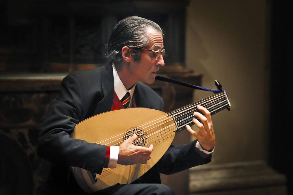 Hopkinson Smith: Reputedly the world's leading exponent of the lute. 