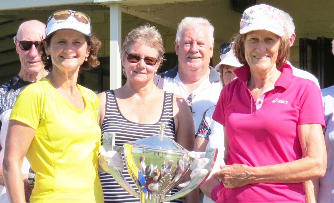 Kevin Merifield, Alison Kirk, Glyniss Purkiss, BTC President Barry House and Club Captain Allison Hutchison with the silverware. Photo by Michelle Reilly.