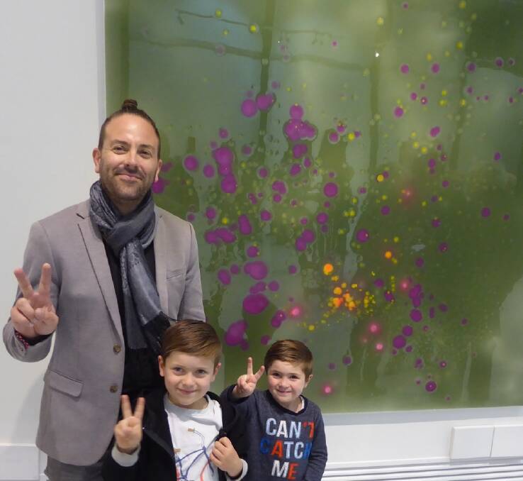 Artist Miik Green with sons Chess and Perry at his ‘FLOW’ exhibition. Image supplied. 