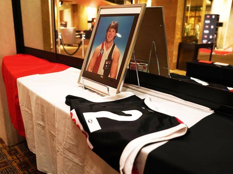 St Kilda great Danny Frawley has been remembered at a service on Wednesday.