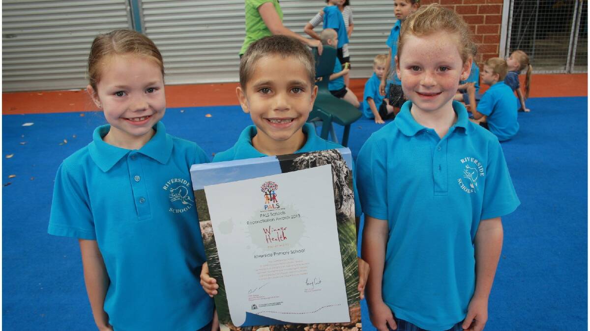Taylor Bullock, Alonzo Ugle and Taleeya Tyers show off Riverside Primary School's health award. Photo: Mandurah Mail/Amy Martin